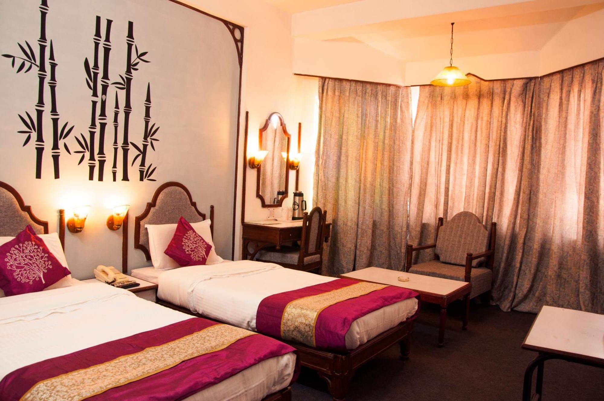 Hotel Gwalior Regency Экстерьер фото