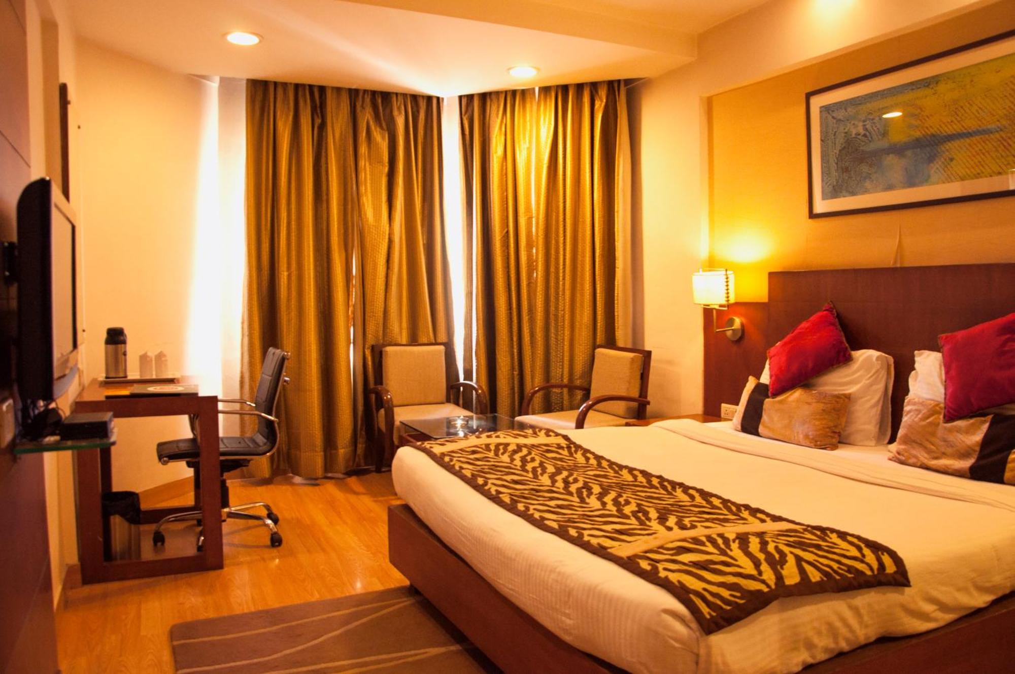 Hotel Gwalior Regency Экстерьер фото