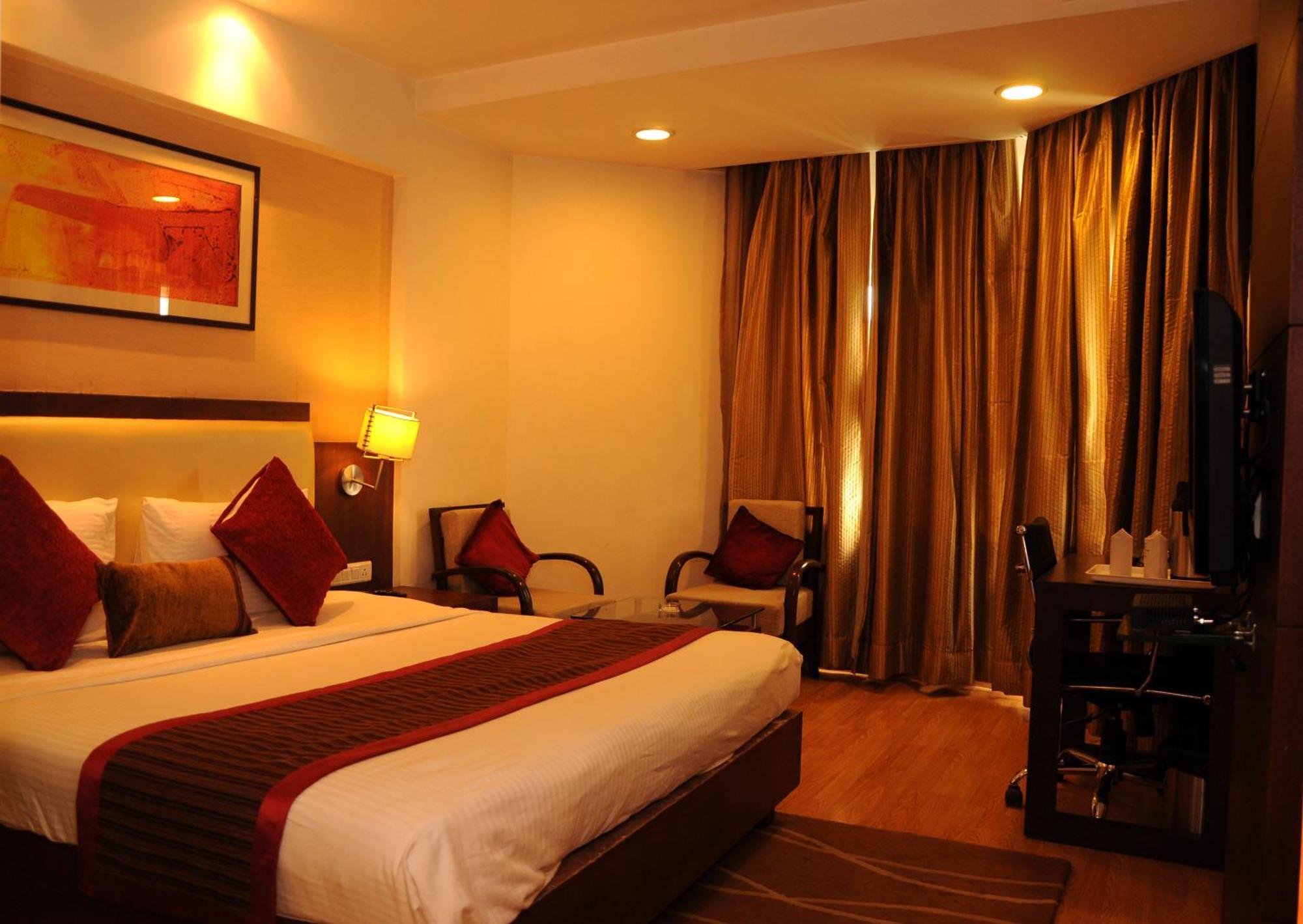Hotel Gwalior Regency Экстерьер фото
