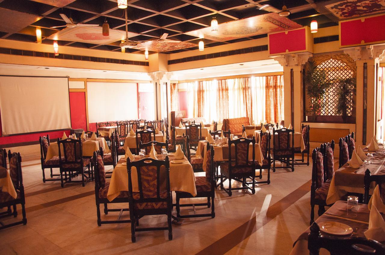 Hotel Gwalior Regency Экстерьер фото