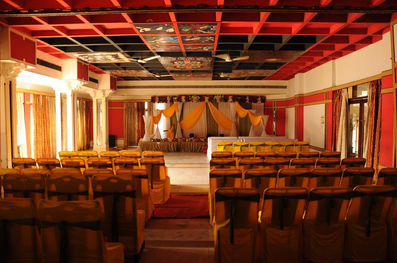 Hotel Gwalior Regency Экстерьер фото