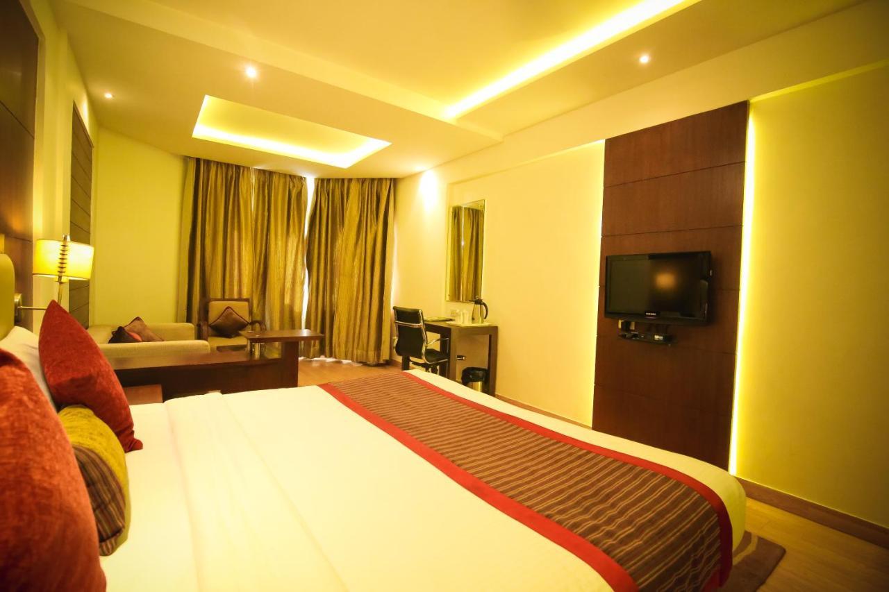 Hotel Gwalior Regency Экстерьер фото
